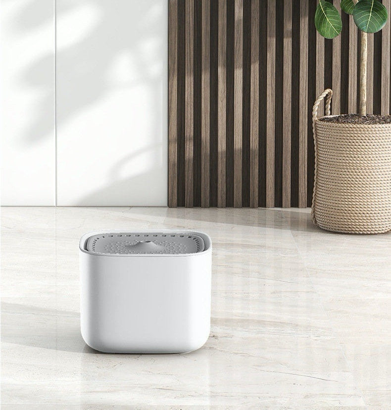 Fontaine à eau blanche pour chat avec filtre circulant 3L sur sol